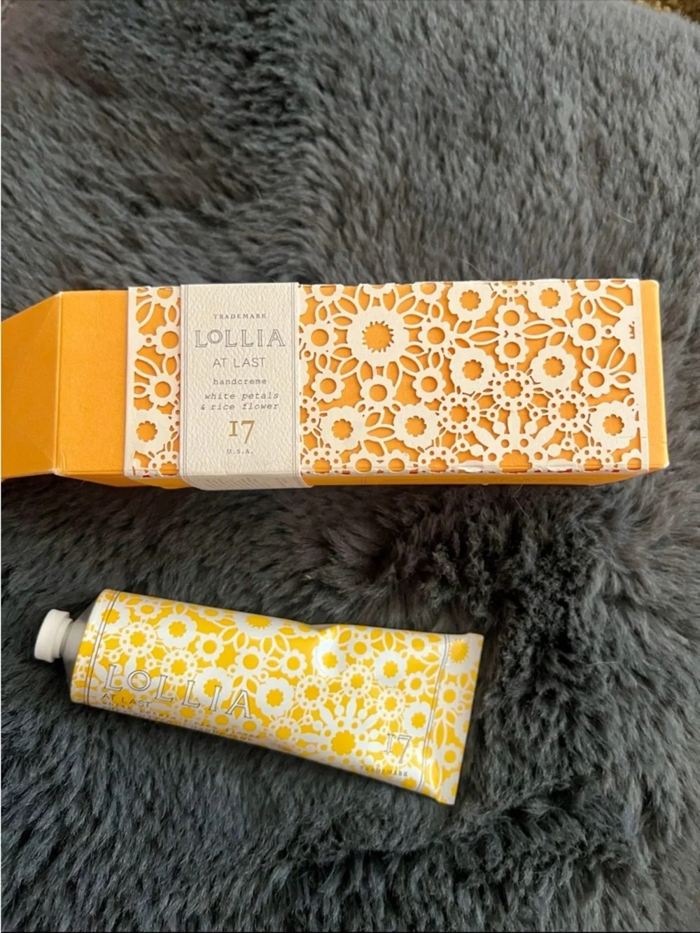 Lollia At Last handcreme white petals and rice flower 4 oz NEW bottle in box